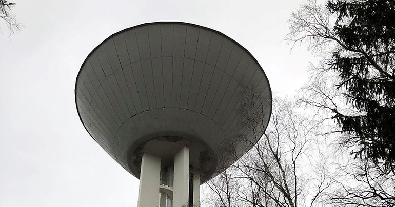 Nytt tak på vattentornet i Karlholm